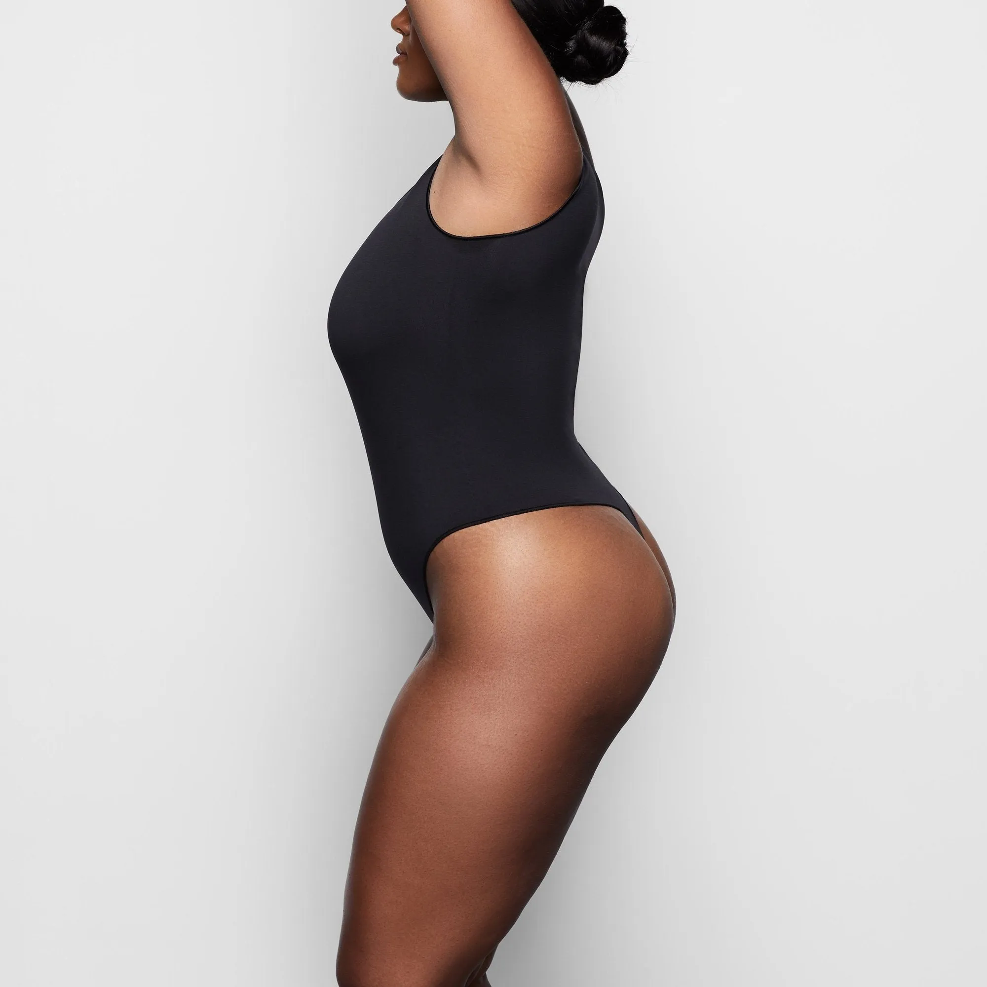 ESSENTIAL CREW NECK SLEEVELESS BODYSUIT | ONYX