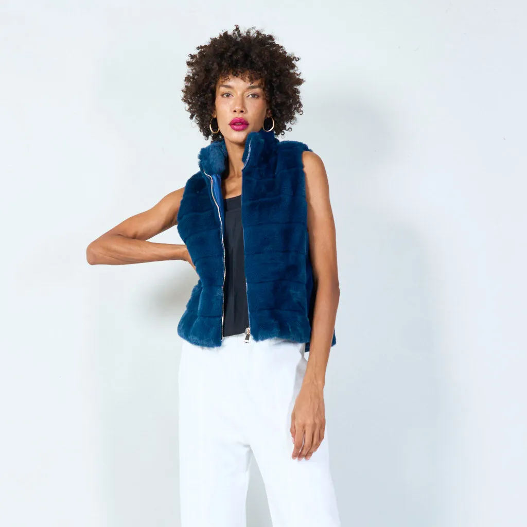 Sleeveless faux fur vest with zip closure wholesale