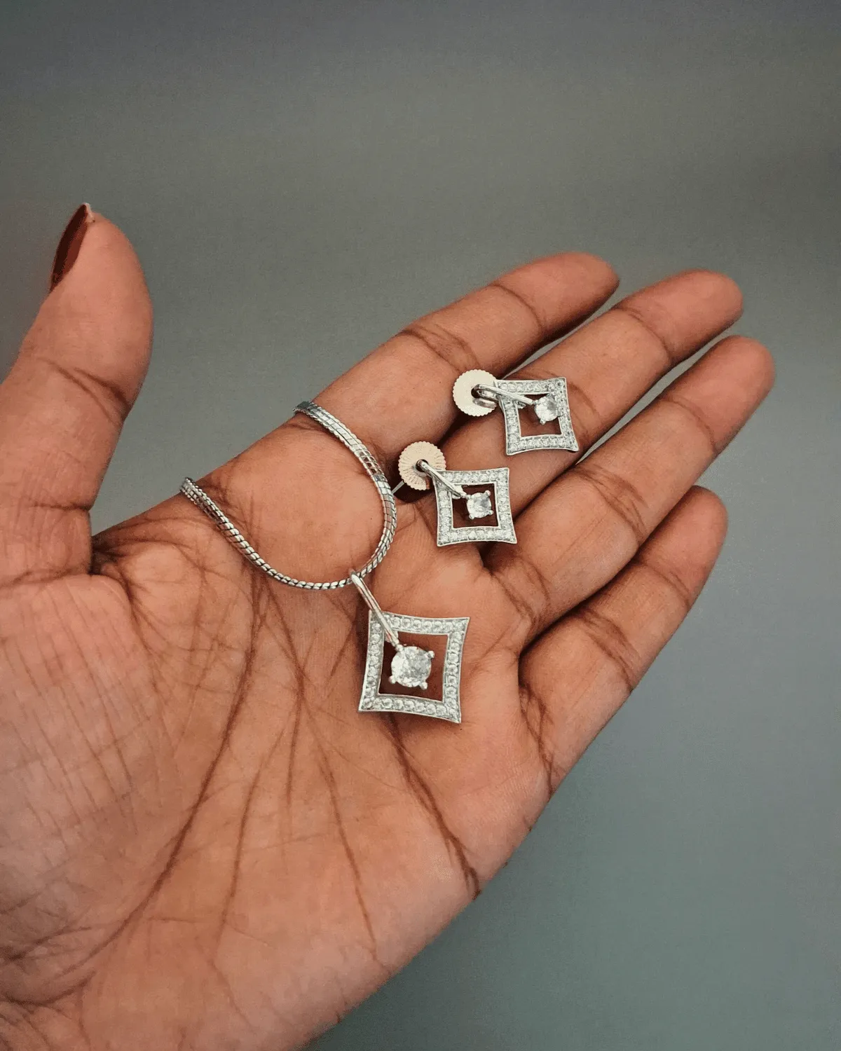 Zevarly Glowing Ember Pendant Set